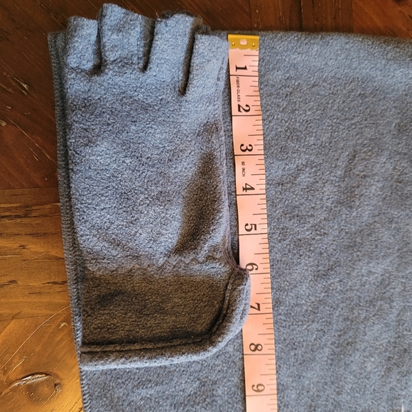 St. John's Bay Gloves & Scarf Set | Fingerless Gloves | Gloves & Scarf Set | EUC - Picture 11 of 14